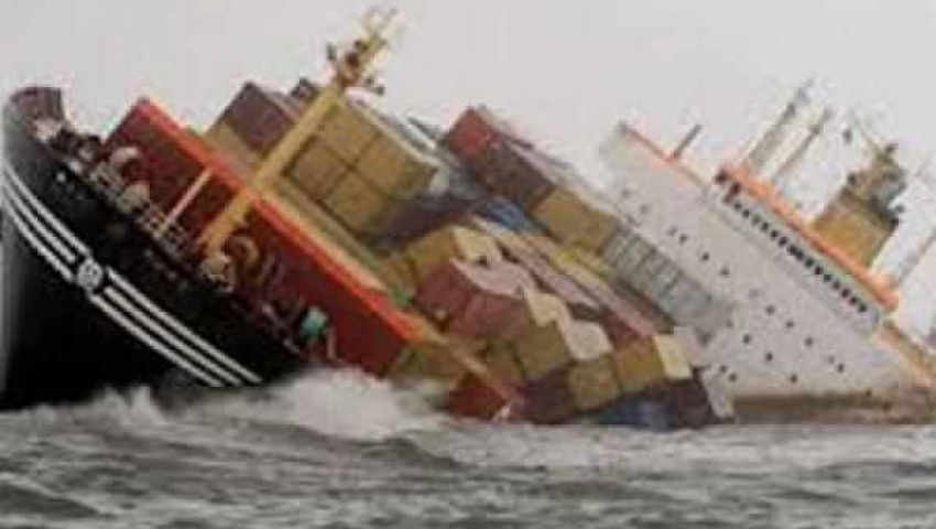 القوات البحرية تنقذ طاقم السفينة طابا الغارقة بالبحر الأحمر 